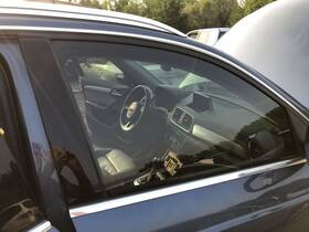 8u0831052c Audi 2015-2018 Q3 Right Front Passenger Door 2d2d Navarra Blue Metallic 882006
