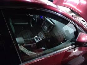 120-05762dr Chrysler Local Pickup Only Passenger Front Door Electric Sedan Tempered Glass Fits 15-1