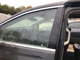 68186767aj Chrysler 2017-2019 Pacifica Left Front Driver Door Black Laminated Glass