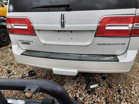 190-00510b Lincoln Local Pickup Only Rear Bumper Park Assist With Sensor Holes In Cover Fits 09-1