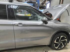 120-10517ar Mitsubishi Local Pickup Only Passenger Right Front Door With Passive Entry Fits 22-24 Out