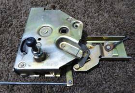 251843654d Volkswagen Sliding Door Latch Handle Mechanism Vw Vanagon T3 80-91 Slider - 251 843 654 D