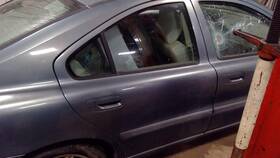 130-58555r Volvo Passenger Right Rear Side Door Sedan Fits 01-09 60 Series 10297310